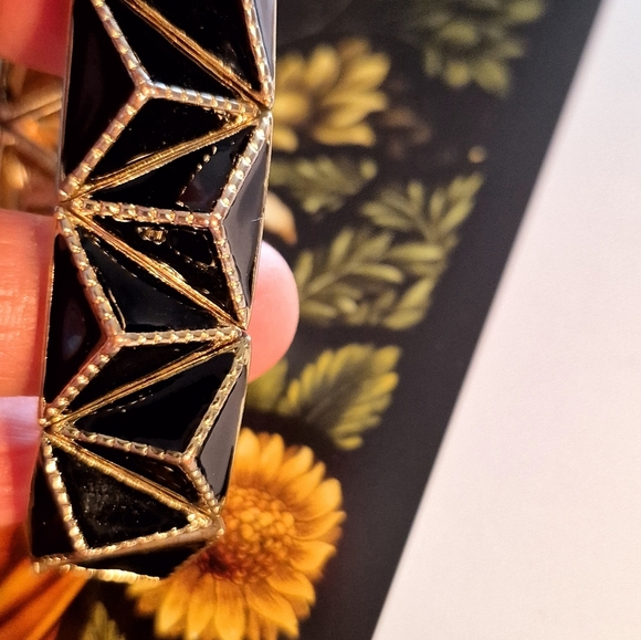 Stretchy Geometric Black and Gold Bracelet - Picture 4 of 6